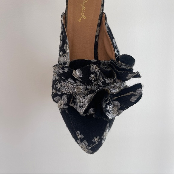 Qupid Black & Silver Brocade Bow Pointed Toe Mules - Picture 7 of 9